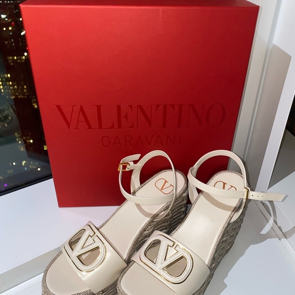 Valentino Garavani Vlogo Calfskin Cut-Out Wedge Sandal 110Mm - Picture 2 of 2